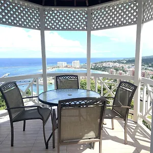 Apartment Oceanbreeze Jamaica Penthouse, 7-minute Walk To, Ocho Rios